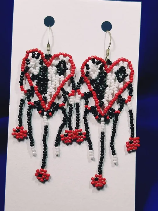 Сережки “Серця з бісеру” ручна робота | червоно-чорно-білі, 7 см З аукціону