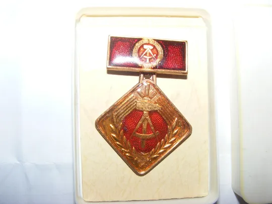 Купити Знак ГДР. Активист социалистического труда