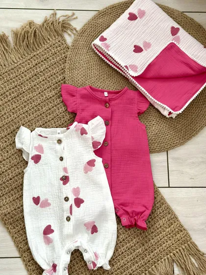 фото, Набір для дівчаток 2 ромпери та плед з мусліну (різні кольори) 74, малиновий/білий в сердейки
