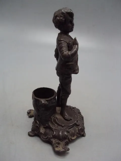 Фигура шпиатр карандашница Европа мальчик высота 11 см №279 Де купити