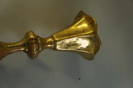 Подсвечник цветы розы Генневерг Варшава Br : HENNEBERG w WARSZAWI латунь высота 28,5 см (№780) Характеристики