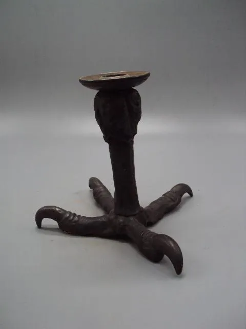 Подсвечник лапа орла металл в форме лапы высота 15,4 см, длина 19,5 см (№779) Де купити