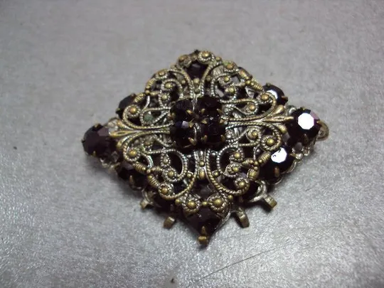 Бижутерия брошка ажурная брошь в форме ромб с черными вставками размер 3,9 х 4,7 см №13470 Ціна