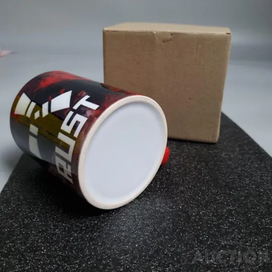 Чашка rust "логотип з чорним та червоним фоном" З аукціону