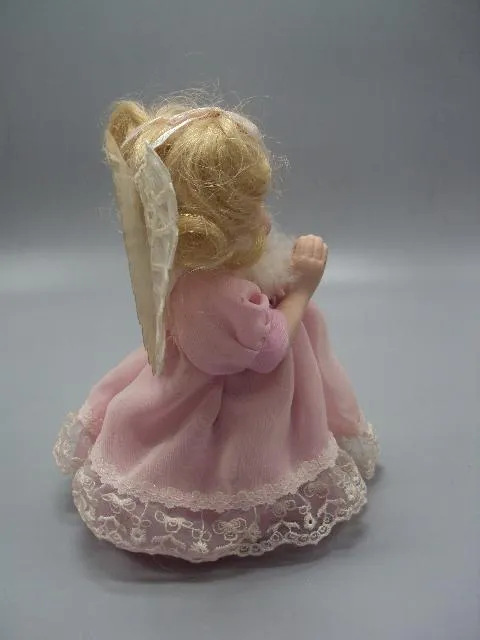 Фарфоровая кукла ангелочек девочка ангел молится на коленях Remeco Collection высота 18 см №13939 Характеристики