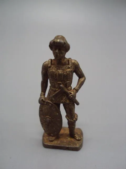 Фигурка миниатюра гуннский воин Hun 4 со щитом k 95 n 110 металл высота 3,8 см №13345 Ціна