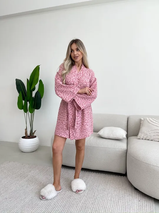 Халат короткий з мусліну (100% бавовна) принт Лео рожевий Характеристики