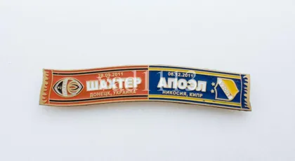 фото, Футбол серия значков шарфы Шахтер Донецк (значок № 40). ФК Шахтер Донецк  -  Апоэль Кипр  Лига Чемпионов 2011-12