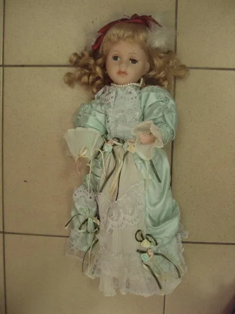 Фарфоровая кукла девочка с зонтиком в голубом платье 40 см №464п Ціна