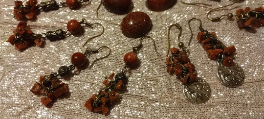 Лотом, много позиций Изделия из авантюрина З аукціону