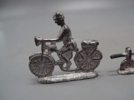 Детские игрушки фигурки солдатики оловянные пулеметчик и мотоциклист металл ссср лот 2 шт №15371 Продаж
