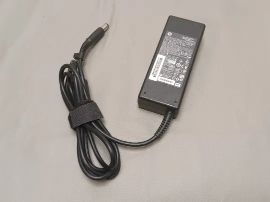 0939... адаптер живлення  HP PPP012L-E 19V 4.7A  НІМЕЧЧИНА Ціна