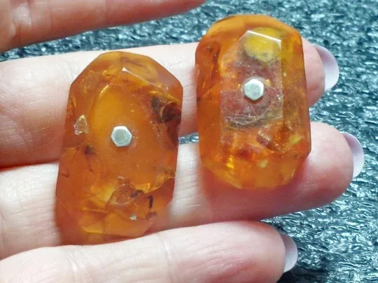 Запонки янтарь с серебром советские со сколом 11г. Недорого