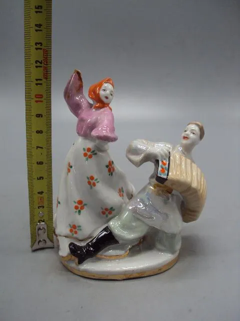 Фигура фарфор Дулево танцоры с гармошкой перепляс гармонист и девушка 11,7 см под реставрацию №13919 З аукціону