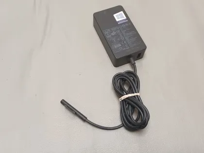 фото, 0934с адаптер живлення  MICROSOFT 1706 15.0V 4.0A 60.0W