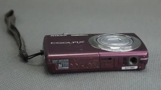 Цифровой фотоаппарат Nikon Coolpix S220 10.0Mpix ліловий Вживане Де купити