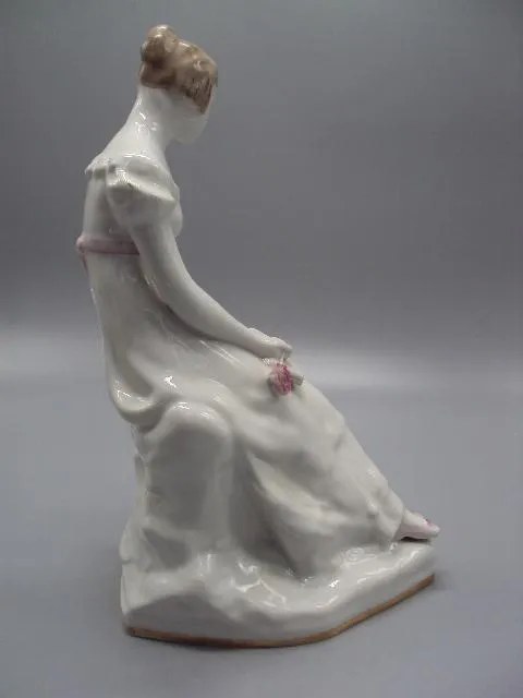 Фигура фарфор ДФЗ Вербилки девушка с книгой Татьяна Ларина роман Пушкина Евгений Онегин №14521 Інтернет-аукціон