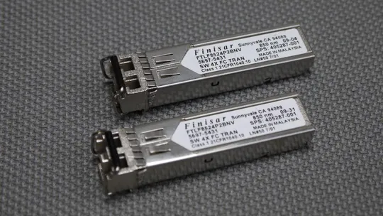 Купити два модуля трансивер SFP IBM FINISAR 4G Fibre Channel (4GFC) 500m SFP+ (FTLF8524P2BNV)