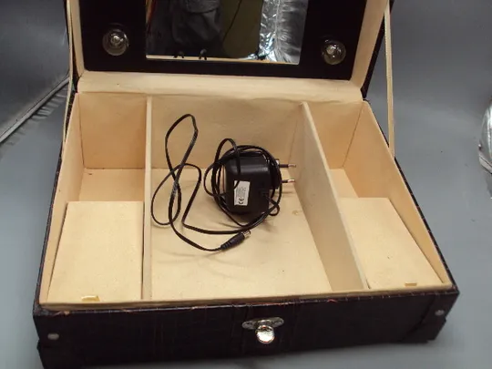 Косметичный чемодан с подсветкой Бьюти кейс органайзер для косметики и украшений 25,6х16,5х32 №18561 в Україні