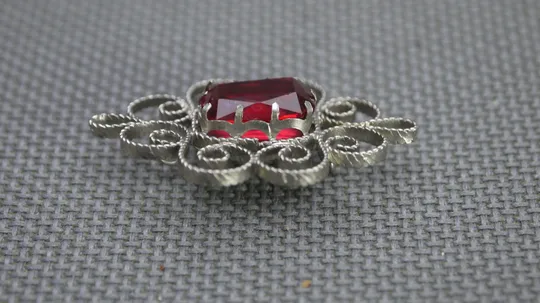 Брошка мельхіор скань червоне скло стара радянська біжутерія Вживане Інтернет-аукціон