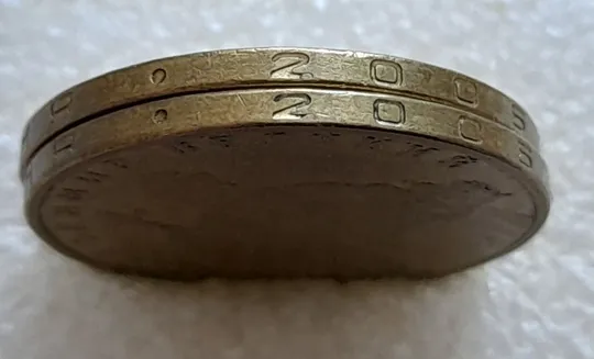 (1266) 1 гривня 2006 різновиди викрошок у цифрі "2" слова "2006" на гурті - 2 монети одним лотом (1 гривна 2006 брак) З аукціону