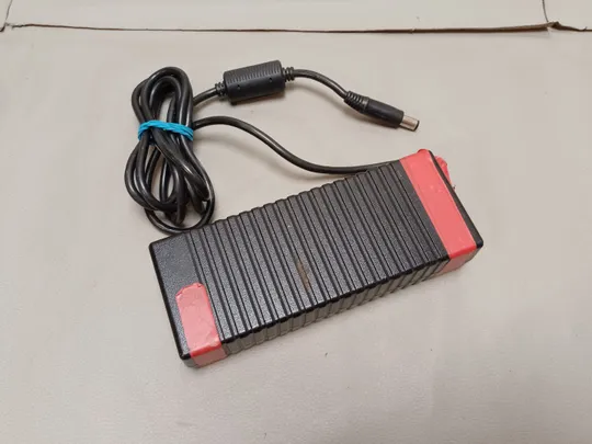 0651 адаптер живлення  DELL PA-1131-02D2 19.5V 6.7A 130W НІМЕЧЧИНА Де купити