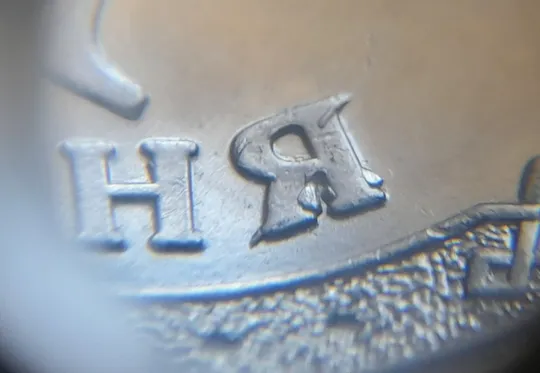 (7745ря) 1 гривня 2022 викрошки на аверсі, напливи металу на елементах зображення (1 гривна 2022 брак) З аукціону