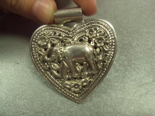 подвеска кулон сердце слон цветы сердечко слон в цветах серебро 925 проба вес 17,83 г клейм нет Недорого