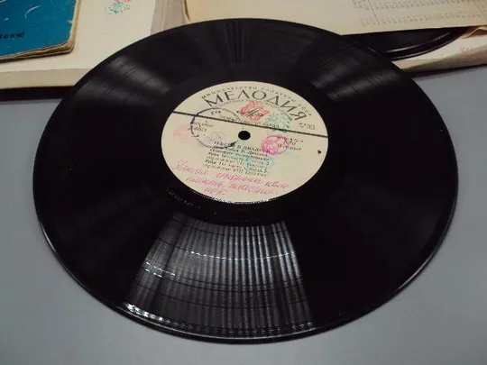 Пластинка набор Тексты и диалоги из пособия Р. Диксона Говорите по-английски пластинки 25см №15346МЯ Інтернет-аукціон