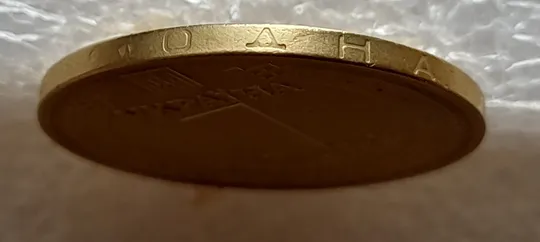 (5157) 1 гривня 2004 розшарування металу (расслоение) на реверсі (1 гривна 2004 брак) в Україні