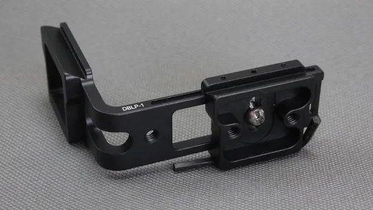 Быстросъемный металлический L-кронштейн Desmond DBLP-1 QR L Plate для цифровых DSLR SLR камер З аукціону