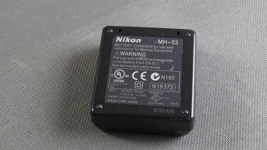 Купити Зарядное устройство зарядний  пристрій Nikon MH-53 для Li-ion батарей Nikon EN-EL1/ Minolta NP-800 Вживане