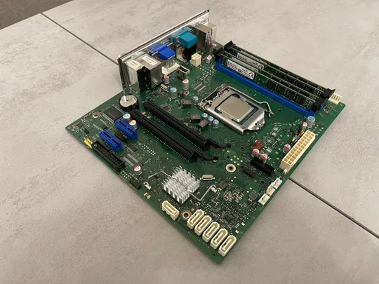 Материнська плата Fujitsu D3222-B12 GS3, процесор Intel Core i3-4160, 3.60 GHz  2 ядра 4 потоки, 16GB RAM DDR3 З аукціону