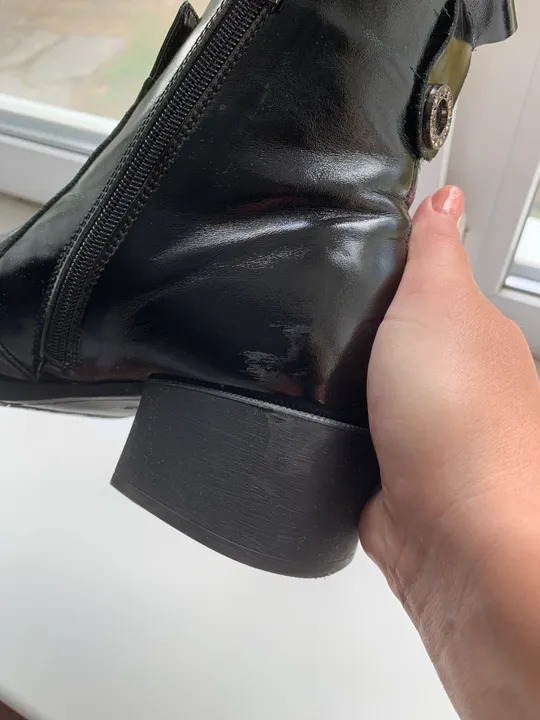 Чобітки шкіряні жіночі лакові Недорого