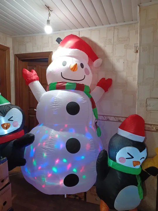 2,2-метровий надувний різдвяний сніговик на вулиці з кольоровим світлодіодом (ящик 27) в Україні