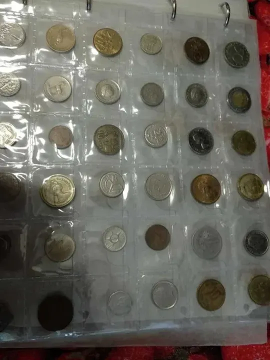 Альбом монет. Монети з 80 країн Продаж