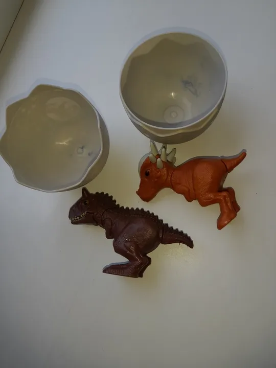 Купити Кіндер яйце динозавра