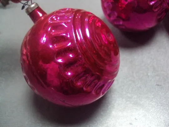 Елочная игрушка подвесная ссср шар рифленый контурный розочки шары рифленные стекло лот 3 шт №10145 З аукціону