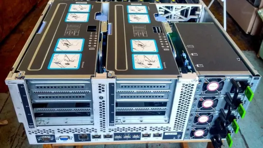 Купити мощный сервер Cisco UCS C460 M4 + 4x процессора Xeon E7-4880 V2 + 256Gb DDR3 ECC