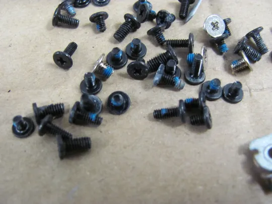 584-18 комплектуюче гвинти для Dell LATITUDE E5570  оригінал Продаж