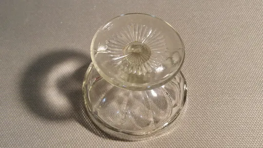 Ваза цукерниця креманка на ніжці міні прозоре радянське скло Вживане Характеристики