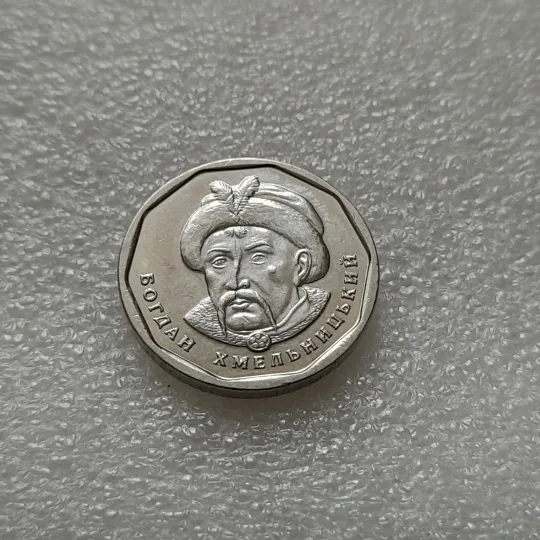 (8234) 5 гривень 2022 вздуття плакіровки на реверсі та аверсі ("бородавка на щоці") (5 гривен 2022) З аукціону