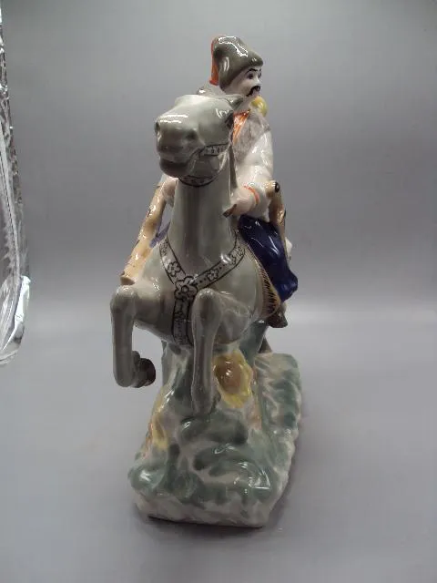 Фигура фарфор статуэтка Киев влюбленные козак с девушкой на коне казак с ружьем высота 34 см №133 Інтернет-аукціон