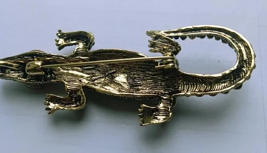 Брошь "Крокодильчик" с камнями интересная,оригинальная mv 908 З аукціону