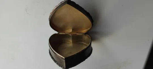 1908 год серебряная коробочка в форме сердца с гравировкой кошечки, и клеймами, Англия-Франция tk285 Характеристики