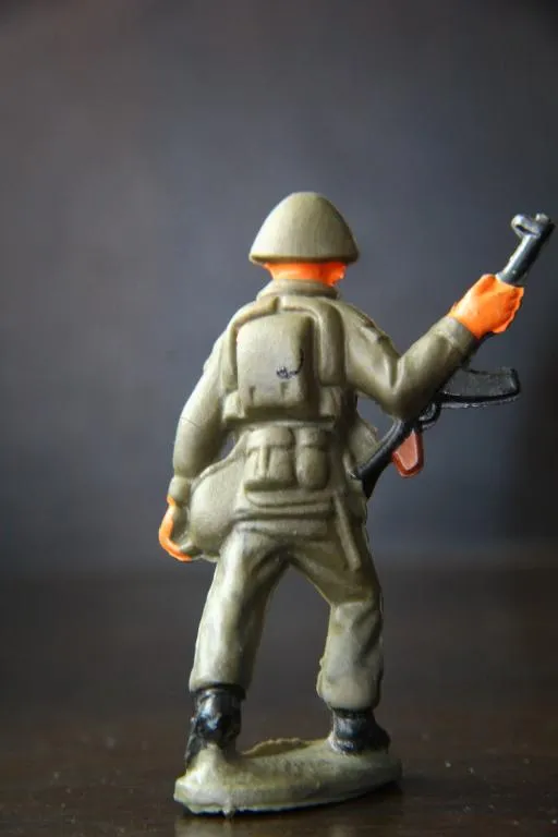 Купити солдат ГДР 70-75мм резина ЛЮКС!!