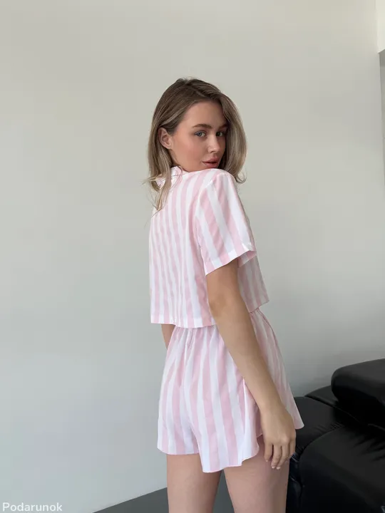 Комплект жіночий шорти з розрізами і коротка сорочка на ґудзиках в смужку рожевий З аукціону