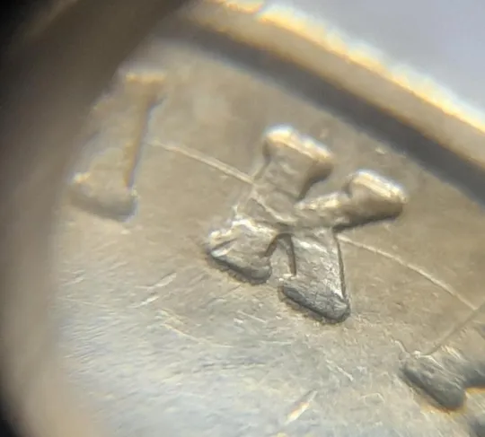 (4789) 1 гривня 2012 розколи у слові "ВЕЛИКИЙ" на реверсі + зминання (1 гривна 2012 брак) Де купити