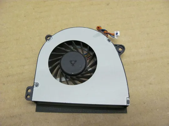 номер0192-17 Вентилятор (кулер, FAN) G61C0001H210 для Toshiba Tecra A50-A A50 оригінал З аукціону
