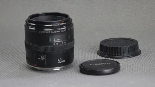 Об'єктив Canon Compact-Macro Lens EF 50mm 1:2.5 Japan Ф52mm для макросъемки 1:1 (24x36mm) Вживане Де купити